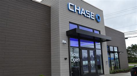 Juneteenth National. . How late is chase bank open